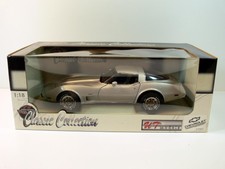 Modellauto UT * CHEVROLET CORVETTE COUPE  1978 * 1:18 * silber * OVP