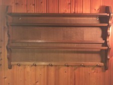 Altes großes Tellerregal