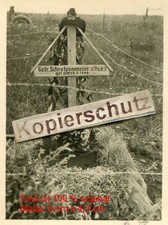 Frankreich , Panzer Regiment 7 , Grab mit Panzer Barett bei La Besace (1)