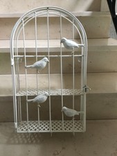 Wandregal weiß, Metall, Vintage,Shabby Chic,mit einer Tür und Verzierungen.