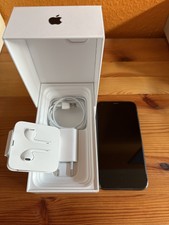 Apple iPhone 11 128GB Schwarz, Top Zustand Hörer usw sind neu