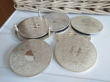 RETRO...SCHÖNES SET...VERSILBERTE UNTERSETZER...6ER SET...UNTERSETZER...MIT STÄNDER