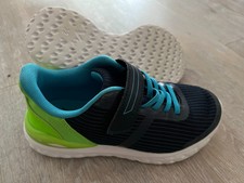 Turnschuhe Größe 32 VTY
