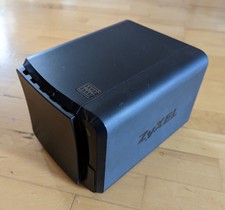Zyxel NAS542 Private Cloud mit 4 Festplatteneinschüben + 2TB Festplatte