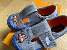 Hausschuhe Gr. 25 Fischer sehr guter Zustand grau Hubschrauber Kindergarten