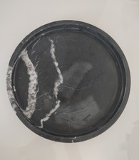 *** H&M *** MARMOR TABLETT schwarz rund Durchmesser 25,5cm Höhe 2,5cm 100% Stein