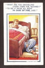 Bamforth Comic. Doug Tempest. Mann unter Bett Überprüfung der Nachttopf.