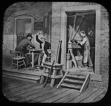 ANTIKE MAGISCHE LATERNE SALOON NEBEN EINER WERKSTATT C1890 VIKTORIANISCHES LEBEN