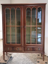 Wunderschöne englische Vitrine antik 70er Schrank
