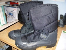 Winterschuhe/-Stiefel v.  Quechua, wasserdicht, nagelneu, Gr. 48, m. Innenfutter
