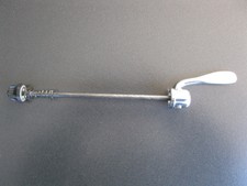 Schnellspanner von Shimano:  für  Hinterrad, silberfarbig, gebraucht 