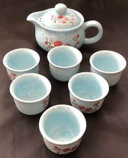 Asiatische Tee Service Kännchen mit 6 Becher in OVP hellblau / rotes Blumen Deko