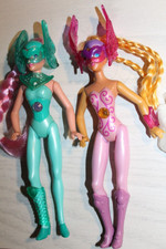 BARBIEÄHNLICH PUPPE MINIATUR 16 cm 1995 MASKE mit FLÜGEL ZOPF BODY ROSA GRÜN -33