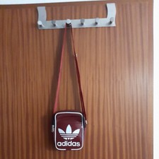 Adidas - tolle kleine Umhänge-Tasche - bordeaux - Logo weiß- verstellbarer Gurt