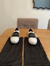 Größe EU 41/uk 7-Givenchy Urban Street Logo weiß, 100% Original.