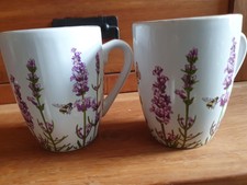 Set 2x schöne LANDHAUS Kaffee TASSEN Tee BECHER Blumen Bienen Goldrand