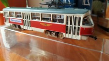 Herrmann&Partner Straßenbahn T4D Fahrschule mit Motor in H0 an