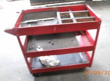 Werkstattwagen mit rädern für Reparaturen sehr geeignet, viele Plätze Schrauben.