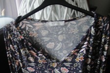 Damen/Mädchen Shirt aus dem Hause: PROMOD - Gr. S - Bunt/Blumen-Muster - Schön -