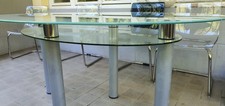 Glastisch mit zweiter Platte darunter für Dekogegenstände