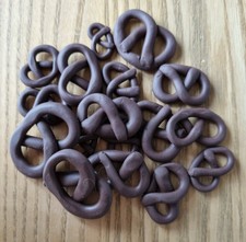 Kaufmannsladen Zubehör, Brezeln, Braun, 17 Stück, in Holzdose