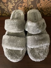 Guess Kunstfell Schuhe Sandalen Gr. 39 grau