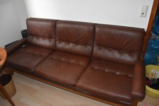 Braunes Hochwertiges Ledersofa. In sehr gutem Zustand. Besprechungsraum der GL. 