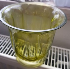  Alte Vase aus Glas durchsichtig  grün gelb Pressglas Glasvase 14,5 cm