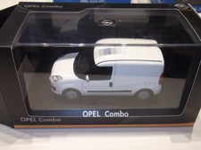 Norev Opel Combo Kastenwagen Transporter weiß in Vitrine mit OVP 1:43