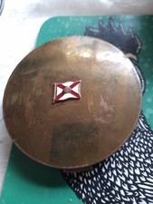 1960er Jahre Stratton Pulver kompakt mit nordirischer Flagge auf dem Deckel Messingfarbe 