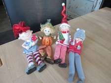 Kantenhocker, Figuren mit Baumelbeinen, 4 Stück