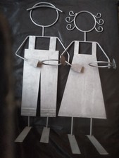 2 x Blumentopfhalter Pflanzenständer Humanoid Metall  Hochzeit Deko Mann Frau 