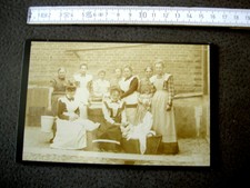 Foto ca 1910,Frauen, typ. Frauenarbeit, Wäsche, auf Pappe, ca 16,5 x 10,5 cm