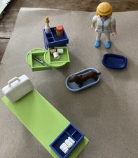 Playmobil Ersatzteile für Zoo, Tierärzte etc inkl. Figur, Flasche, Tisch, Hund, Tierarzt, Bandagen
