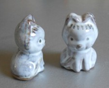 Zwei kleine Katzen aus Keramik Dekofiguren Setzkasten