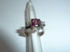 Weißgoldring mit 2 sehr schönen Brillanten und Turmalin