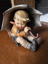Hummel Figur, Umbrella Boy, Junge geborgen, Goebel , NEUWERTIG !! aus den 1980er