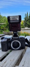 Nikon F601m 35mm Spiegelreflexkamera Gehäuse mit Nikon Speedlight SB-20 