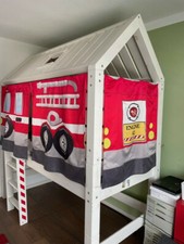 Hausbett im Feuerwehrstil gestaltet