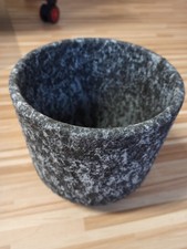 Wunderschöner, eleganter Übertopf - grau/schwarz - Höhe 17 cm