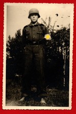 Portrait Luftwaffen HJ Soldat mit Stahlhelm