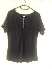Shirt kurzarm in schwarz/Größe 38/Rundhalsausschnitt mit kleinem Reißverschluss 
