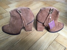 ZARA Stiefeletten Halbstiefel mit Heel Gr. 39 Wildleder Farbe: Cognac, NEU!