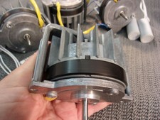 PAPST Motor 220 V AC mit Kondensator, für Links- und Rechtslauf, hohe Qualität!