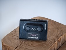 Sony Walkman WM-F606 Vintage FM/AM Stereo Cassette Player schwarz + Battery Case