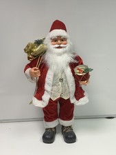 Traditioneller Weihnachtsmann stehend dekorativ Weihnachtsschmuck 