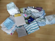 Baby Bettwäsche/Bade/Decke/Spucktücher/Lätzchen (Spannbettlaken *Neu*)