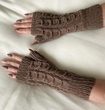 Armstulpen mit Daumenloch, passendem Stirnband, Mütze  und Schal