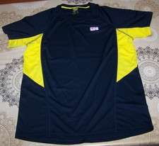 3 T-Shirts und eine Weste Werbeartikel Vertrieb James u. Nicholson.