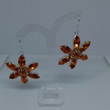 Atemberaubendes Statement Strass Blume Ohrringe Gemacht mit wunderschönen Farben.